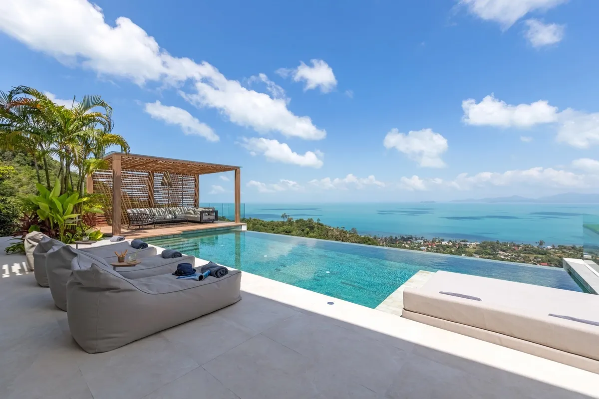 Pacific Palisade Samui luxury villa - pool and deck