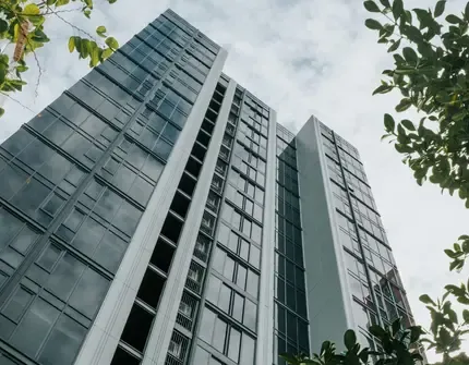 Hyde Heritage Thonglor Bangkok luxury condo - building exterior from the street