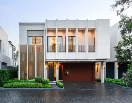 AIRI Sukhumvit- Maroon Exterior