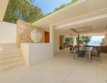 Luxury villas on Samui Luxury 3 Bedroom Pool Villa in Samujana dining area