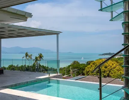 Bayside BB3 pool with sea view