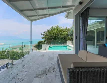 Bayside BB3 ducke with pool and sea view