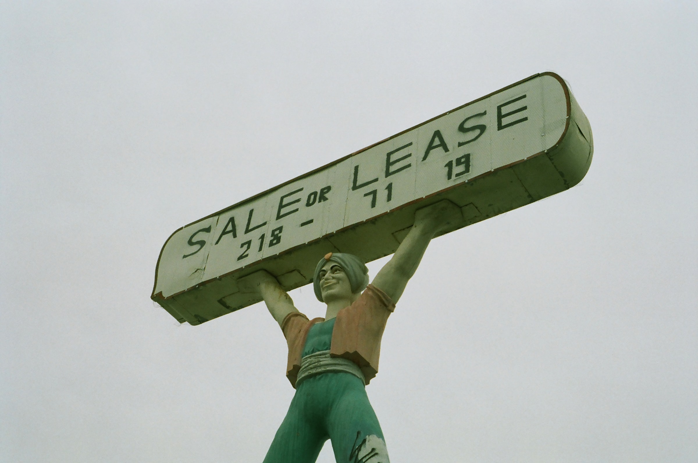 Sign 'Sale or Lease'