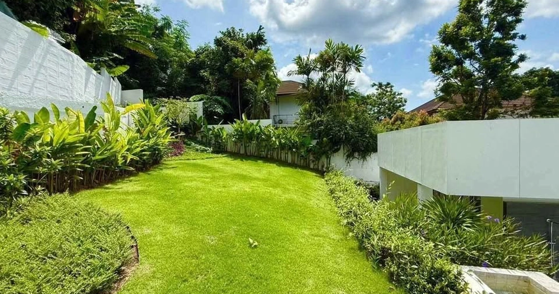 Loch Palm Villa - garden