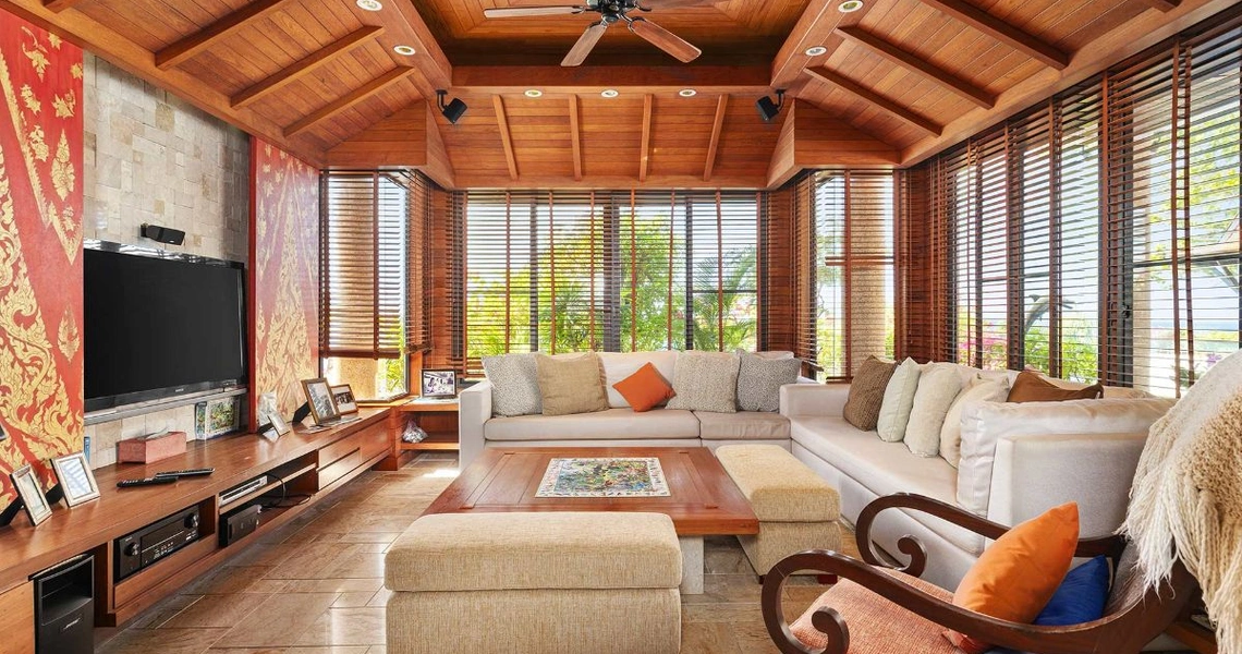 Ocean Front Villa - Living area