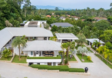 Villa Riverside aerial front