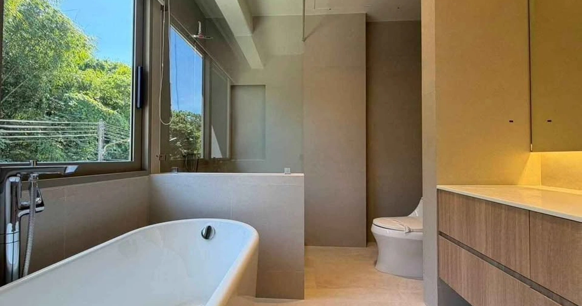 Loch Palm Villa - bathtub