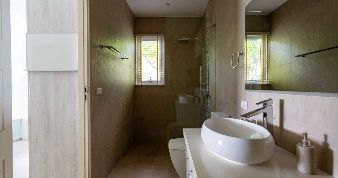 Bayside BB3 bathroom with shower