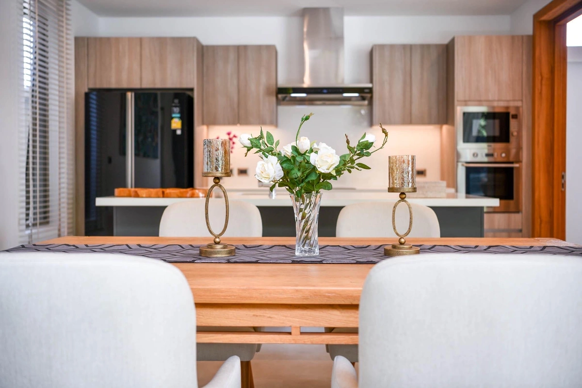 Wilawan Villas - Dining table