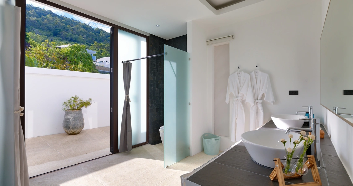 Luxury villas on Samui Villa Turquoise bathroom