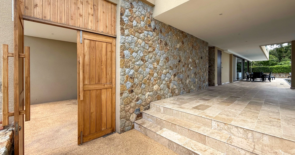 Rockwater Villa Enam- Parking