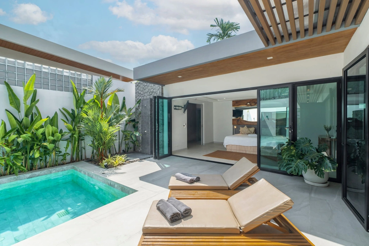 Layan Lucky Villa - pool with deck