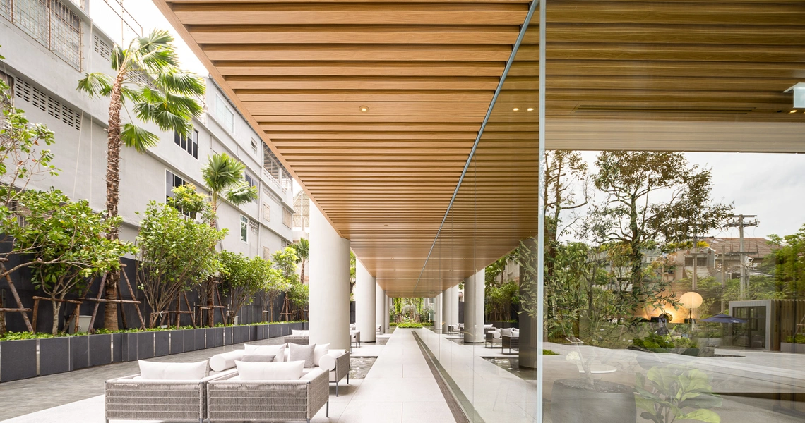 Tait Sathorn  12 Luxury Bangkok Condominium Outdoor Lobby