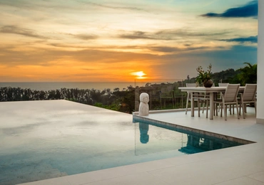 Vista del Mar Phuket - sunset, statue and the sea