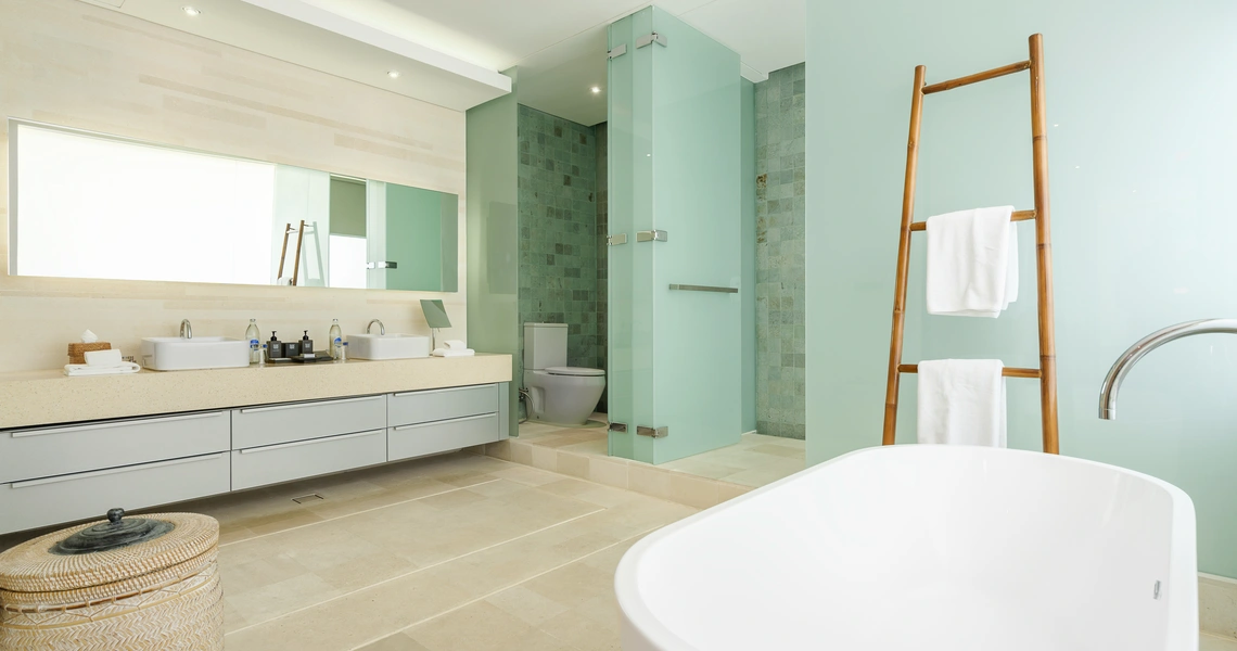 Luxury villas on Samui 6 Bedroom Pool Villa in Samujana bathroom