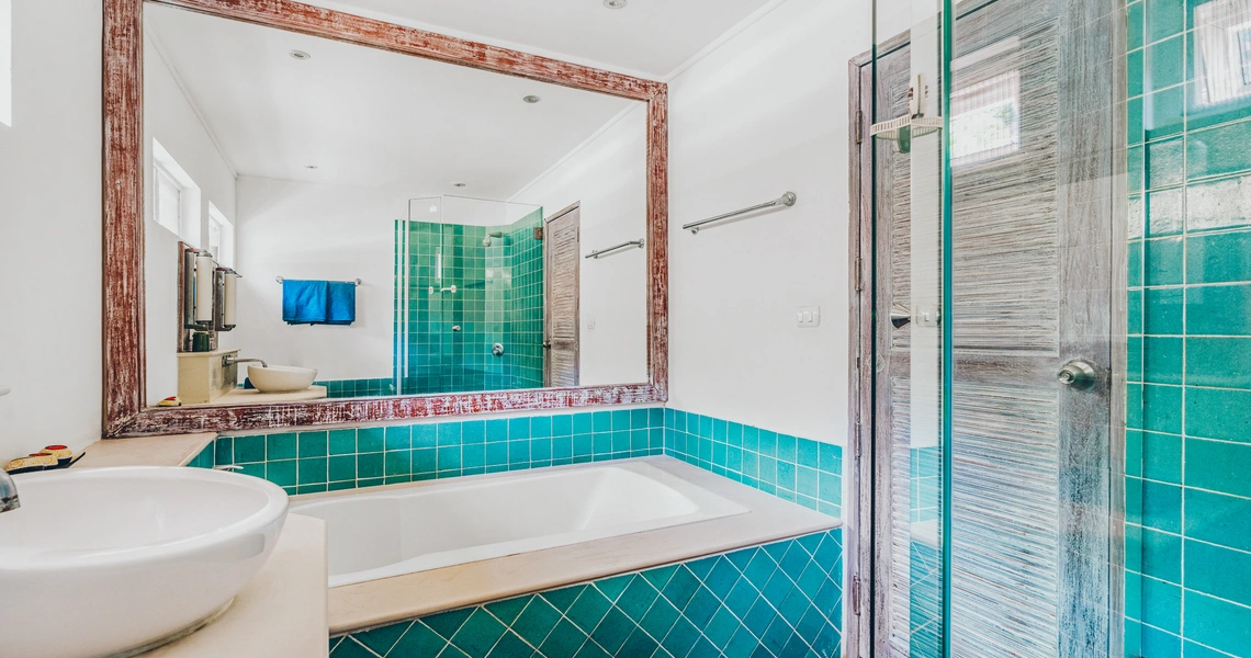 Tongson Beachfront Villa –bathroom