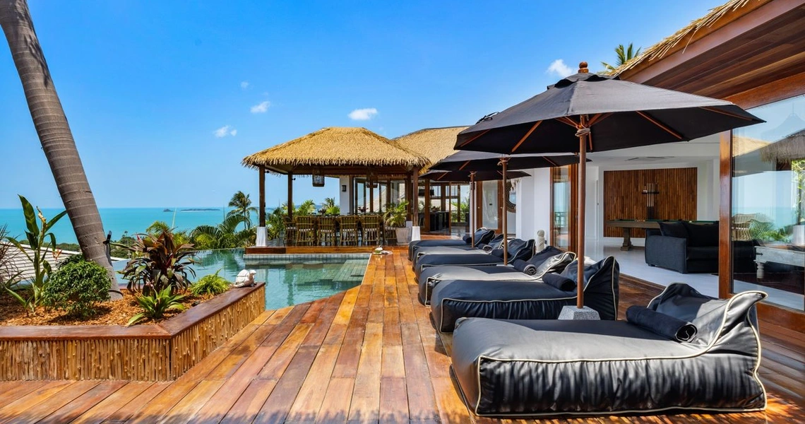 Authentik Villa sundeck