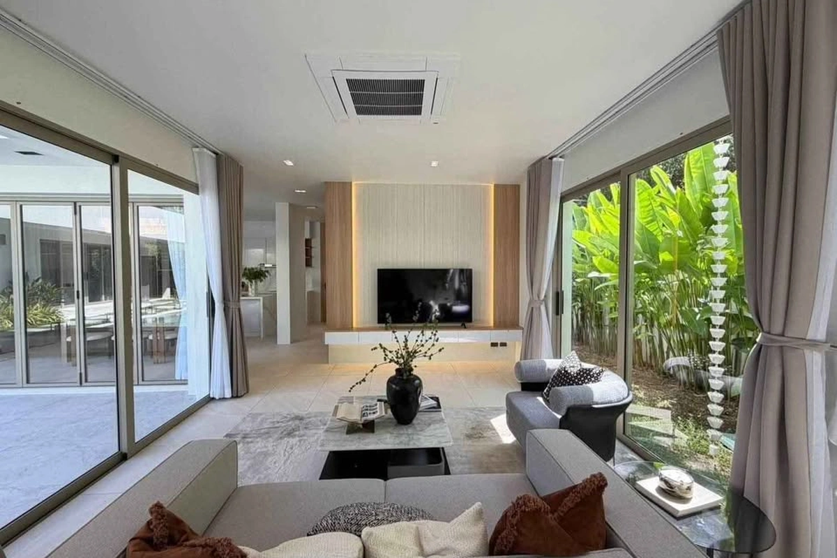 Loch Palm Villa - living room