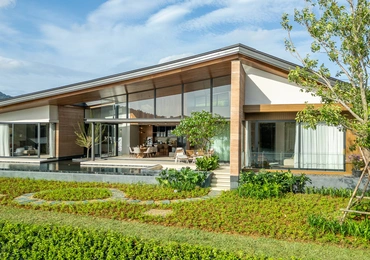 SERRANA Lakefront - exterior
