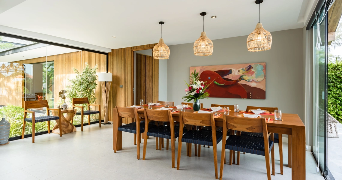 Luxury villas on Samui 5 Bedroom Beachfront Villas in Baan Talay dining area