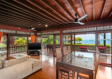 Coconut Paradise Villa - Living room