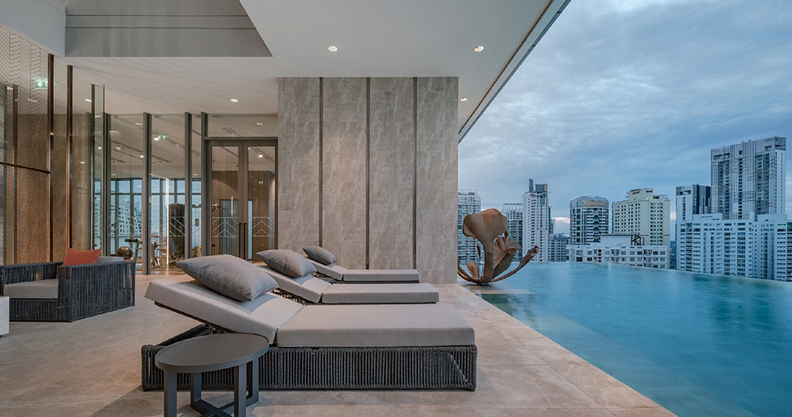 Kraam Sukhumvit 26 - Swimming pool with city view