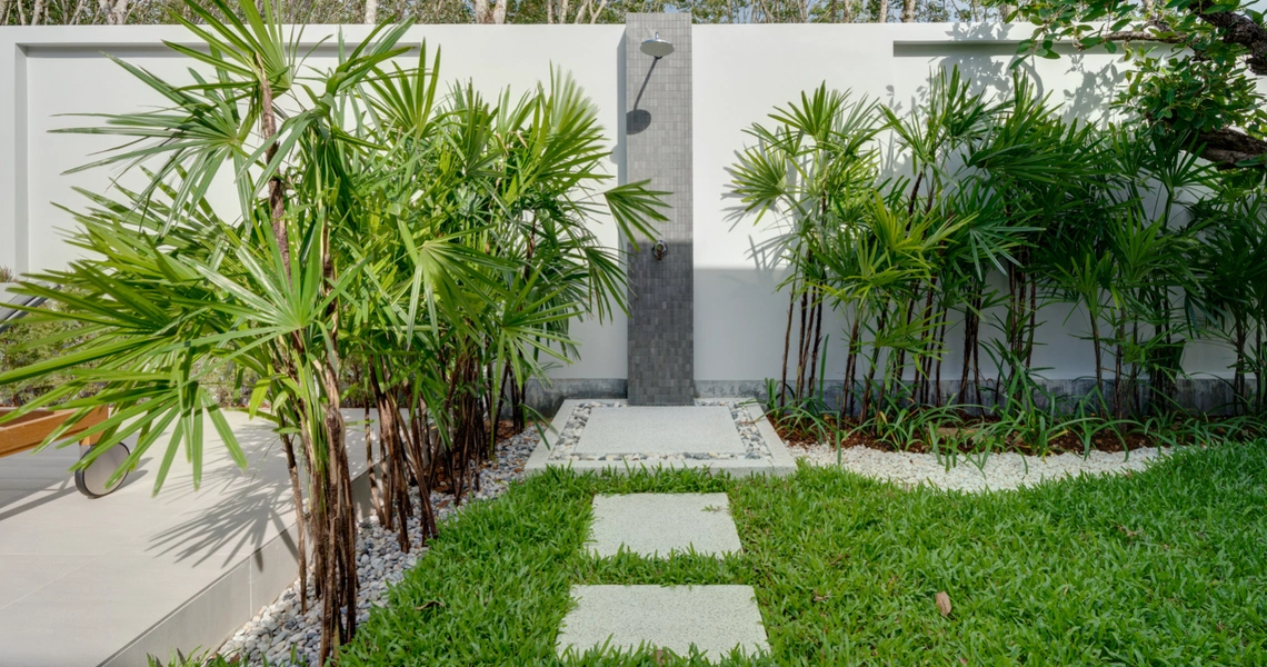 Botanica Modern Loft ll luxury villa - garden and outdoor shower