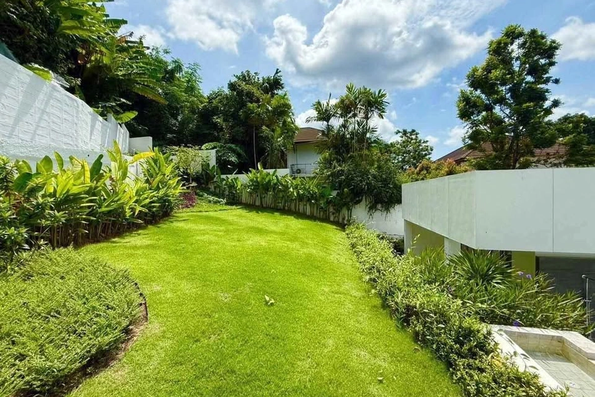 Loch Palm Villa - garden