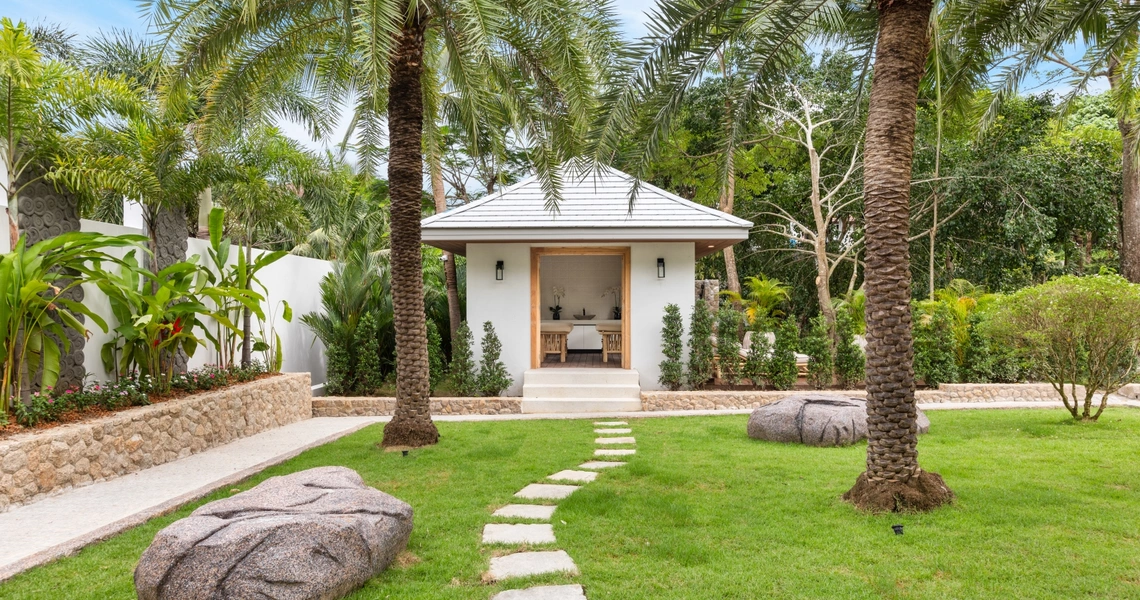 Villa Riverside garden