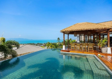 Authentik Villa pool with sea view