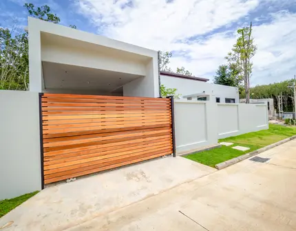 Botanica Modern Loft ll luxury villa - Outside gate