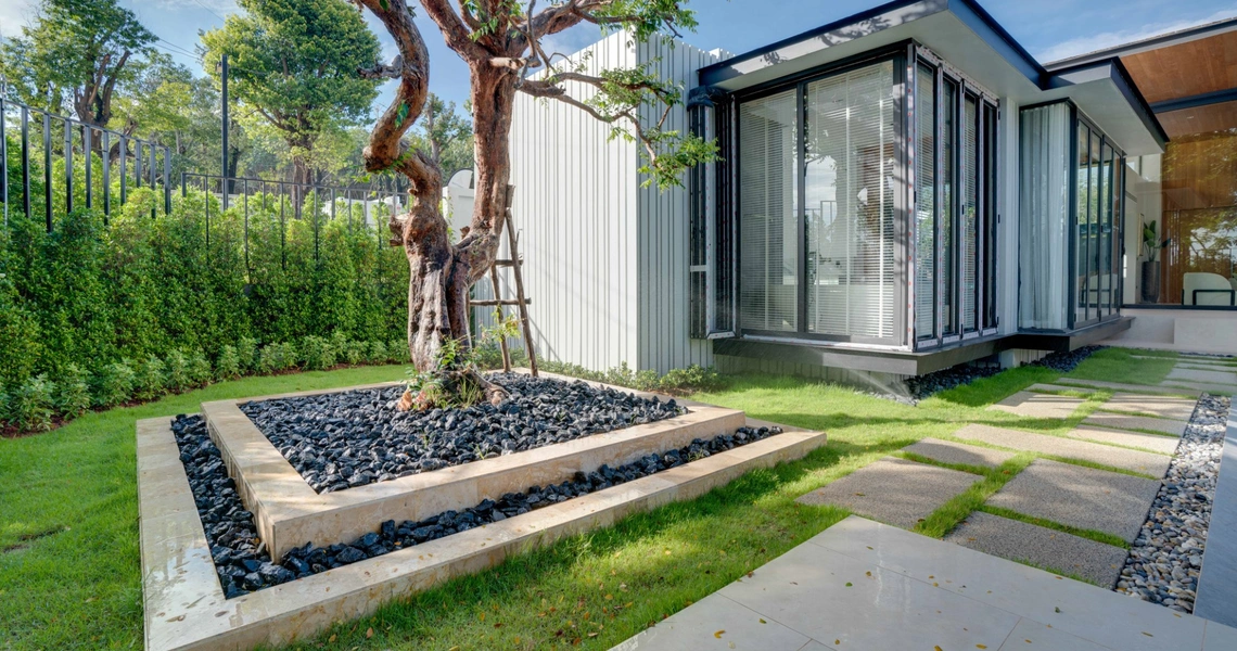 Botanica Montazure luxury villas Phuket - garden with a beautiful tree