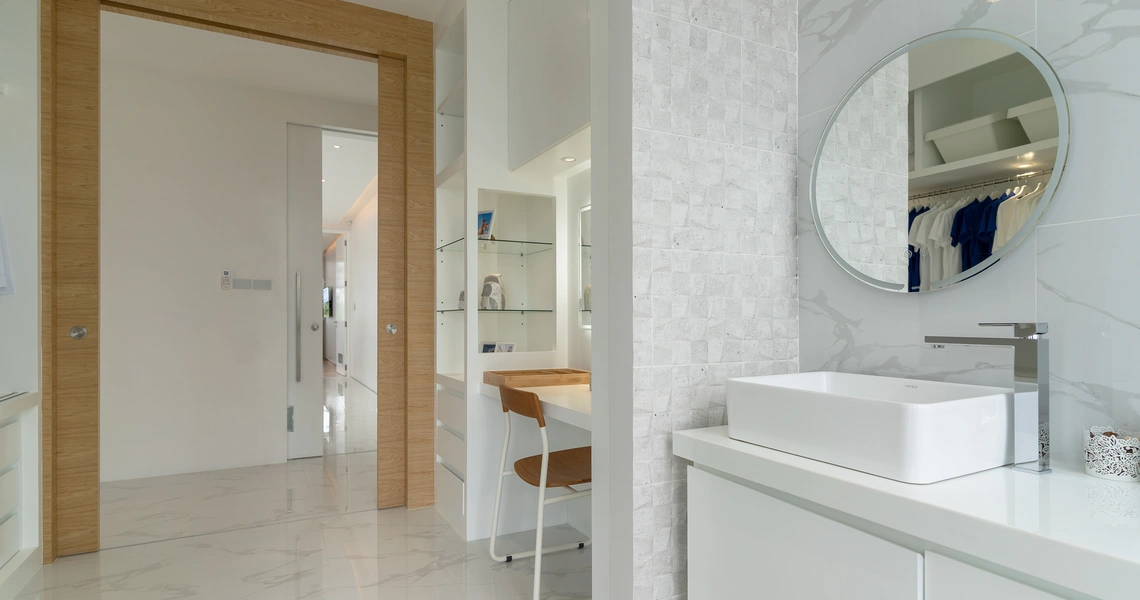 Luxury villas on Phuket The Residence  Master bathroom