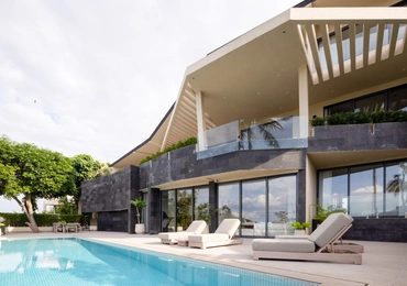 Villa KW2 pool with deck
