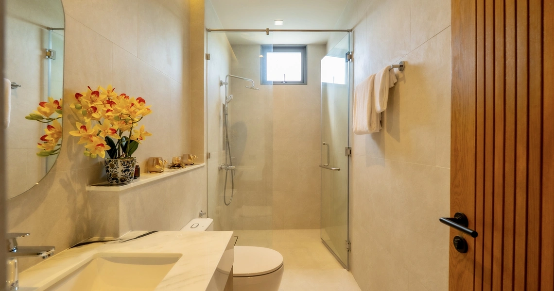 Erawana Creek - shower