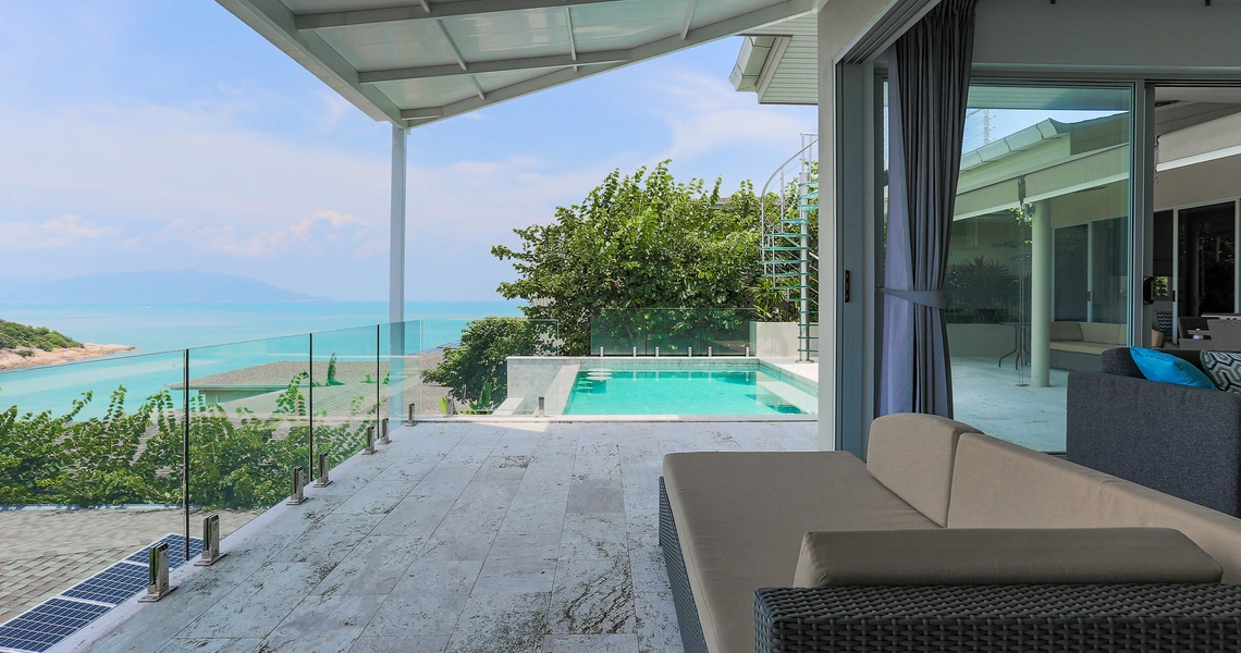 Bayside BB3 ducke with pool and sea view