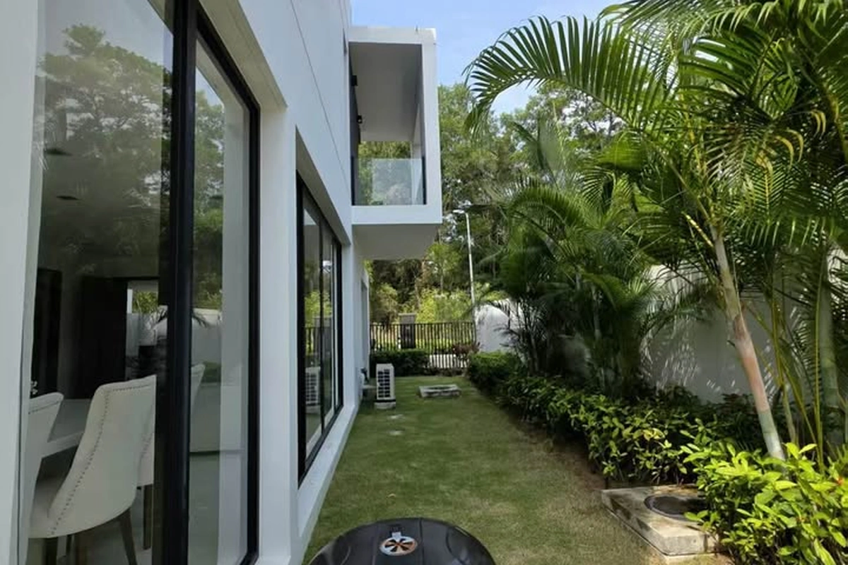 Laguna Villa 4 Bedroom - window