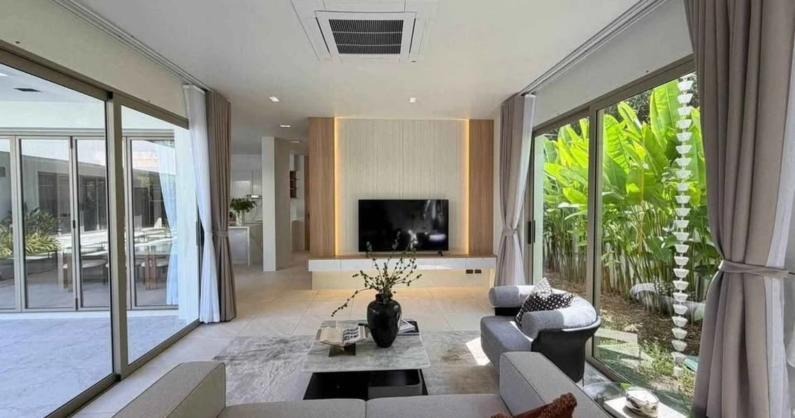 Loch Palm Villa - living room