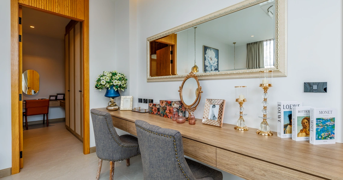 Erawana Creek - dressing table