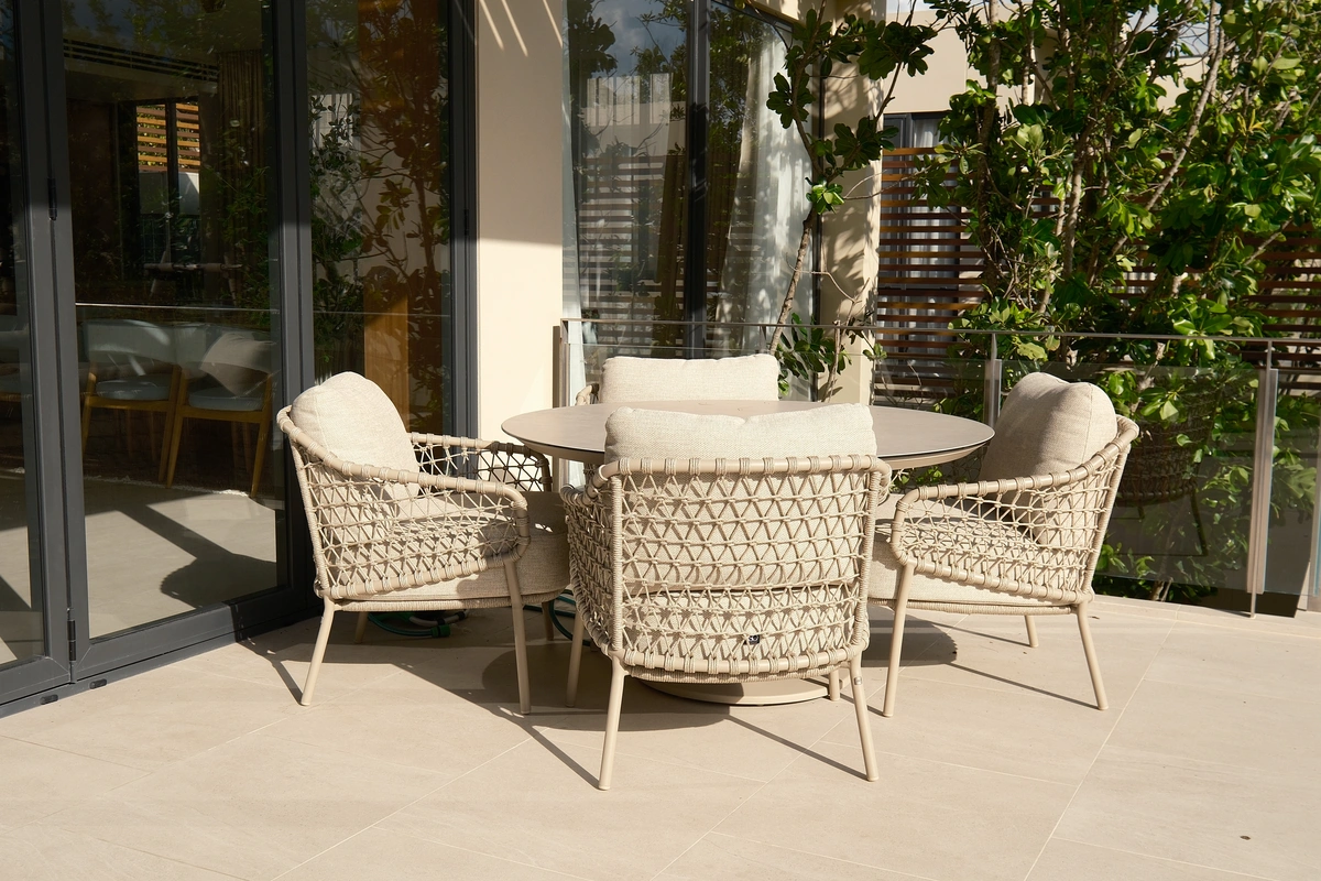 Banyan Tree Beachside Aegir - outdoor dining
