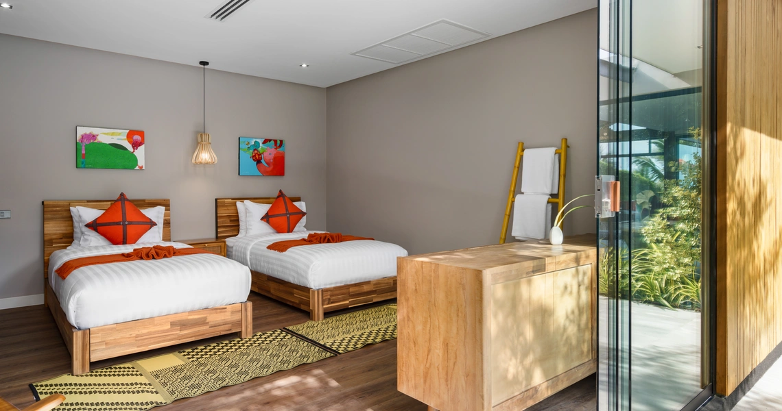 Luxury villas on Samui 5 Bedroom Beachfront Villas in Baan Talay bedroom