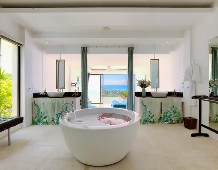 Luxury villas on Samui Villa Turquoise bathroom