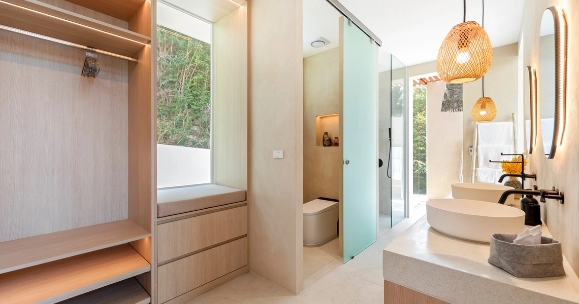 Pacific Palisade Samui luxury villa - bathroom and closet