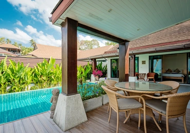 Indu Sunset outdoor dining with pool