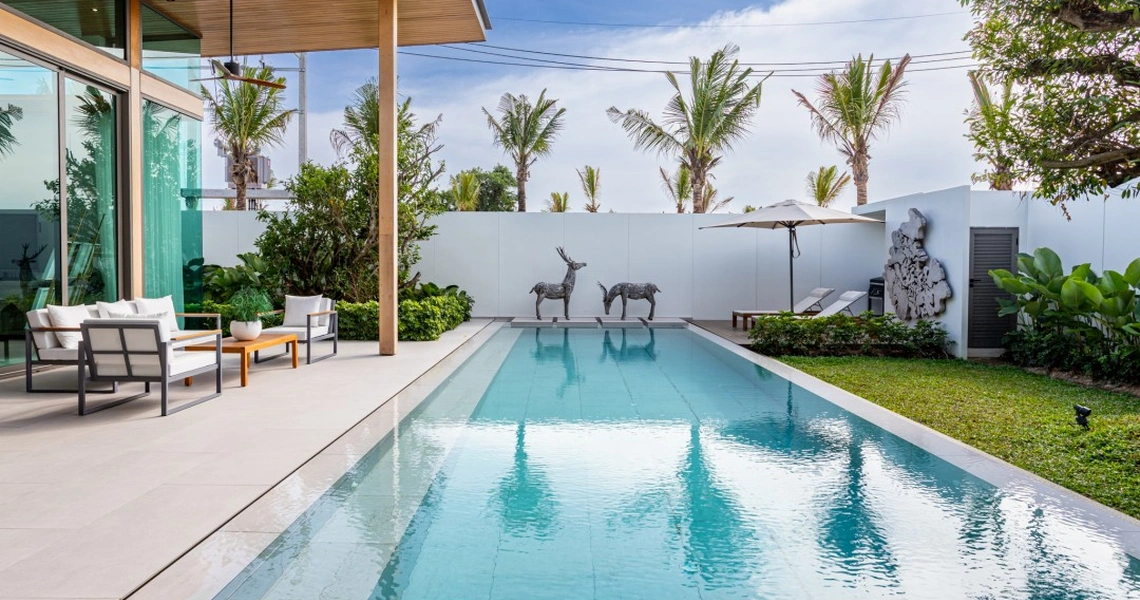 Mono Champaca - exterior pool