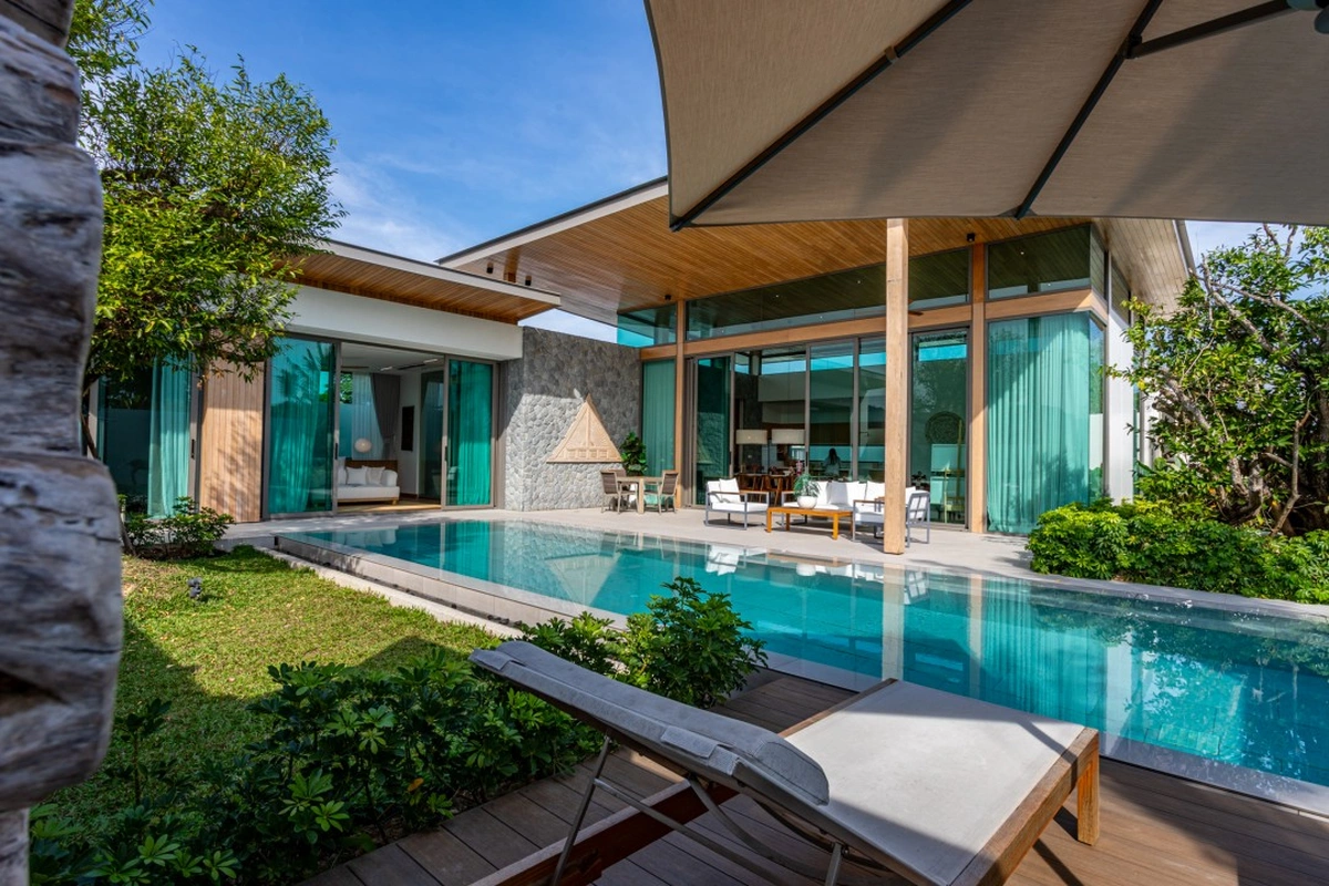Mono Champaca - exterior pool