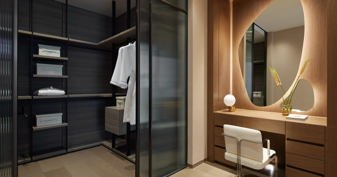 Scope Langsuan ultraluxury Bangkok condo - walk-in wardrobe