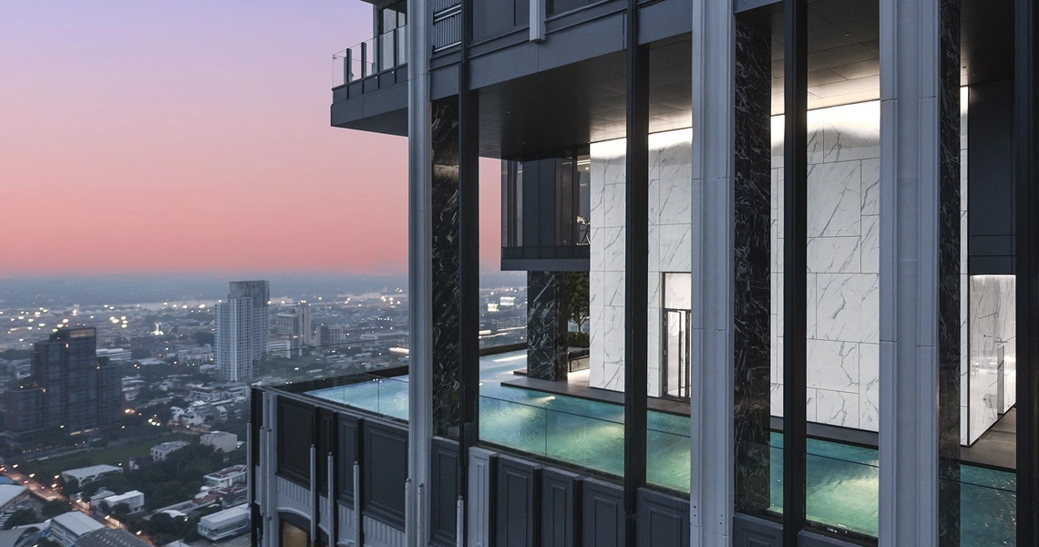 Hyde Heritage Thonglor Bangkok luxury condo - 360 degree swimming pool