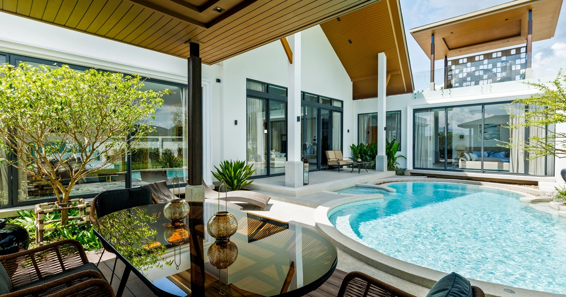 Erawana Creek - pool with dining