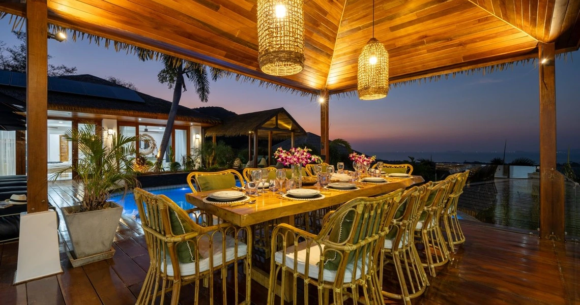Authentik Villa dining outdoor night